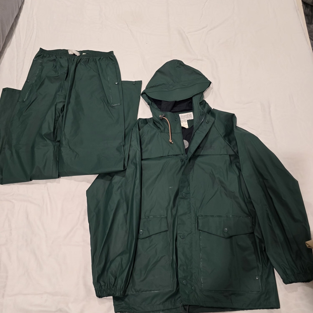 Columbia Men's Forest Green Raincoat Set